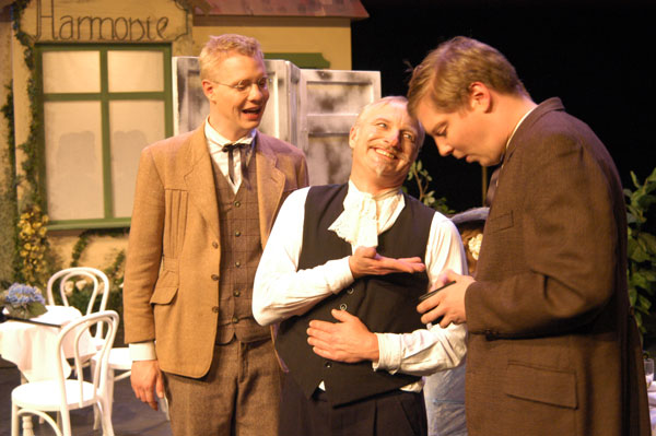 von links: Minnie Fehrs (Fenja Strowik), Adalbert Tappe (André Gelhart), Helene Melloh (Christel Dörnath) und Cornelius Wacker (Marc Gelhart)