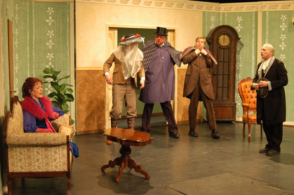 Fräulein Flora von Hollen (Roswitha Wunderlich), Adalbert Tappe (André Gelhart), Kutscher (Rolf-Peter Lauxtermann), Cornelius Wacker (Marc Gelhart) und Andreas Stock (Harald Schmidt)