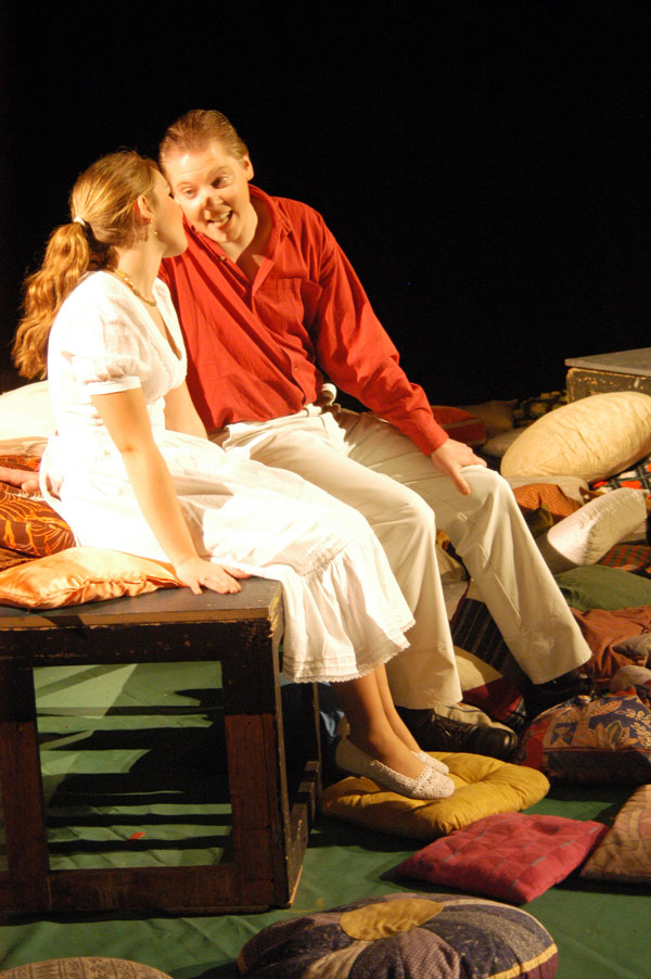 Hermia (Rieke Grube) und Lysander (Marc Gelhart)