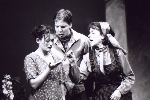 Dagmar Grube, Marc Gelhart und Roswitha Wunderlich als Lena Kreyenborg, Gustav Piepers und Trina Witt in "Wenn de Hahn kreiht", Spielzeit 1999/00